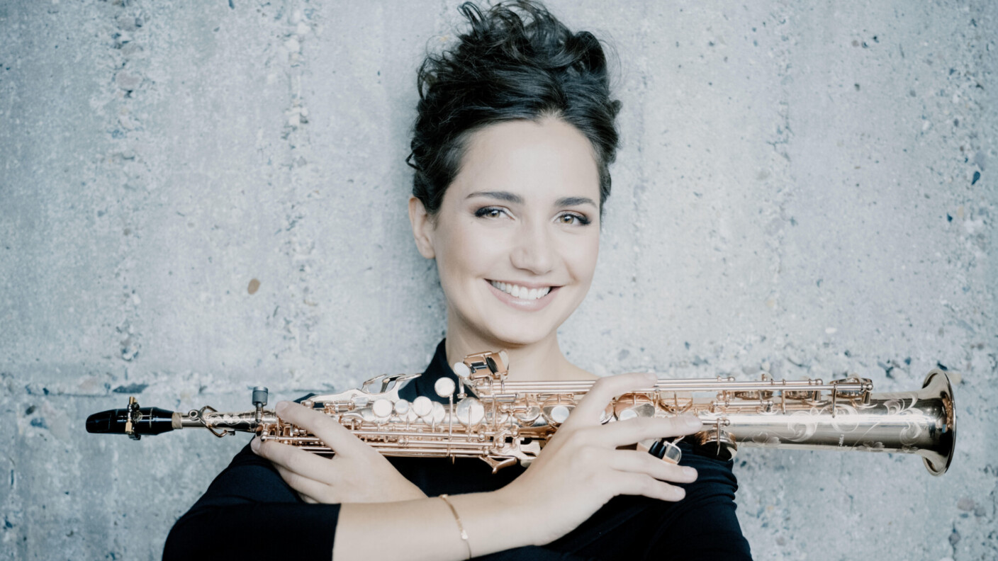 Das begrenzte Originalrepertoire für Saxofon gibt Asya Fateyeva Gelegenheit zu ungewöhnlichen Kombinationen: Für ein Album mit der Lautten Compagney Berlin kombinierte sie bereits französischen Barock und ABBA