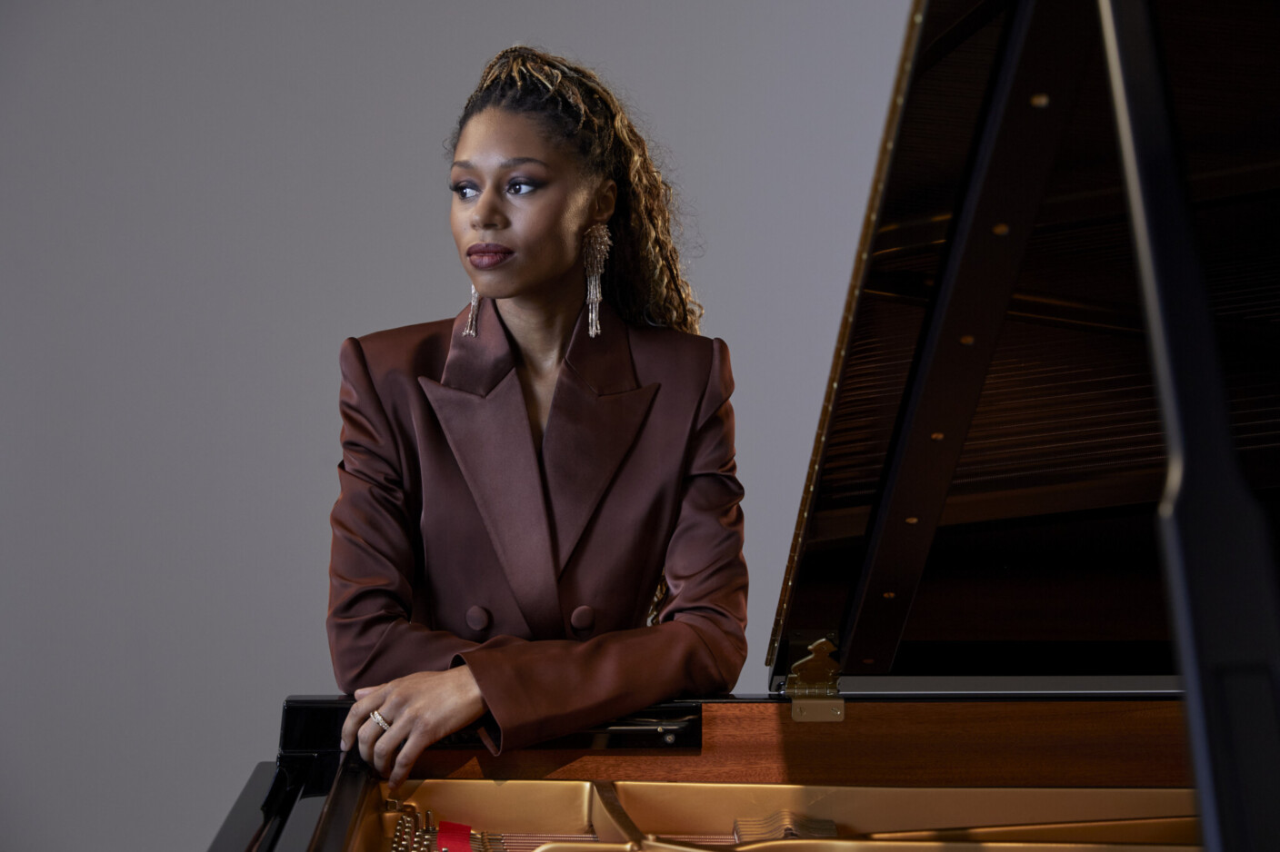 Geboren in Nottingham, ist Isata Kanneh-Mason mittlerweile auf vielen großen Bühnen zuhause