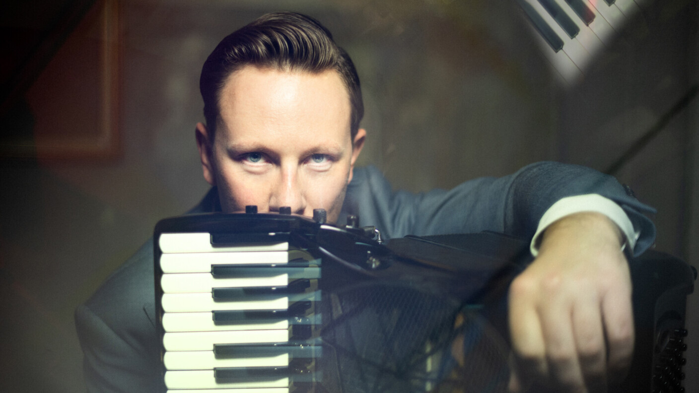 Schon früh zeigte Martynas Levickis musikalisches Interesse – weil ein Klavier zu teuer war, schenkte sein Onkel dem Dreijährigen ein Kinderakkordeon