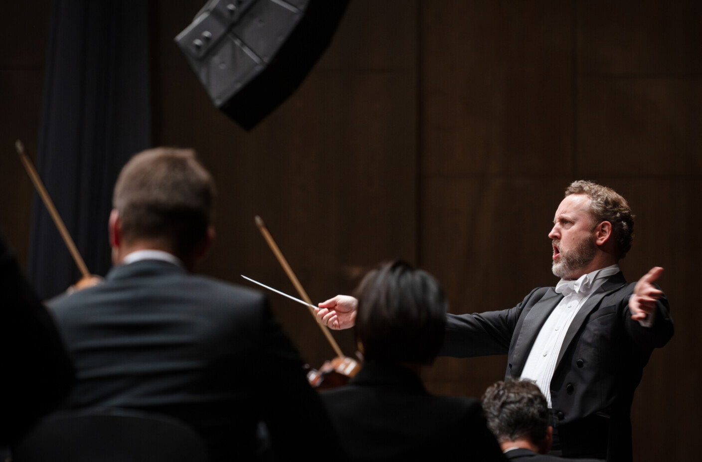 Geben den Auftakt zu den diesjährigen Gustav Mahler Musikwochen: Michael Francis und die Deusche Staatsphilharmonie Rheinland-Pfalz