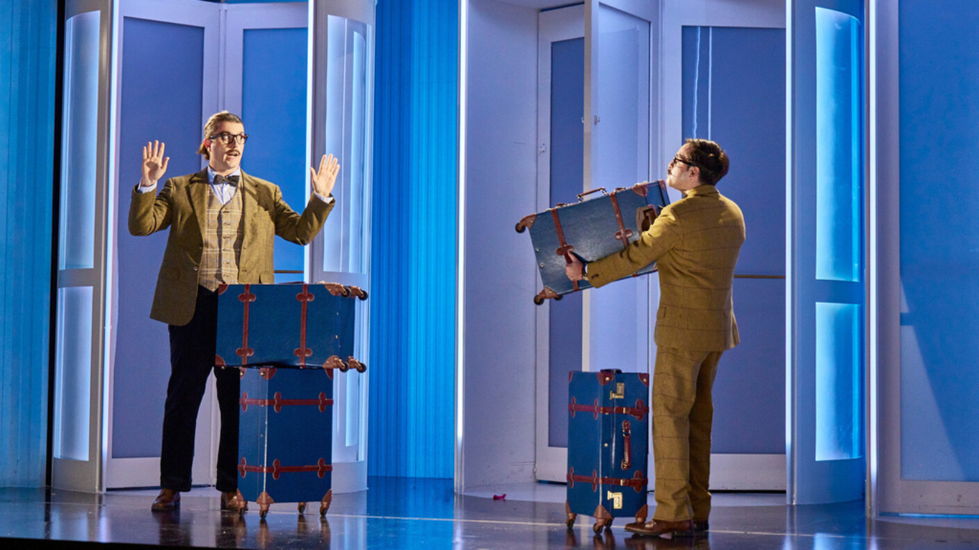 Nur nicht die Koffer vertauschen: „Gelegenheit macht Diebe“ aus der Kammeroper Wien
