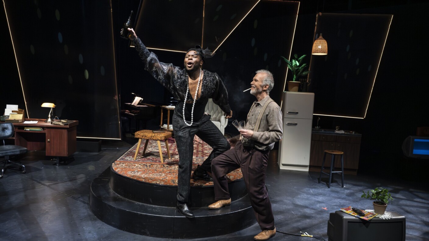 Stephanie Kuhlmanns Inszenierung von „For a Look or a Touch“ am Theater Erfurt basiert auf einem queeren Selbstverständnis der 1980er Jahre