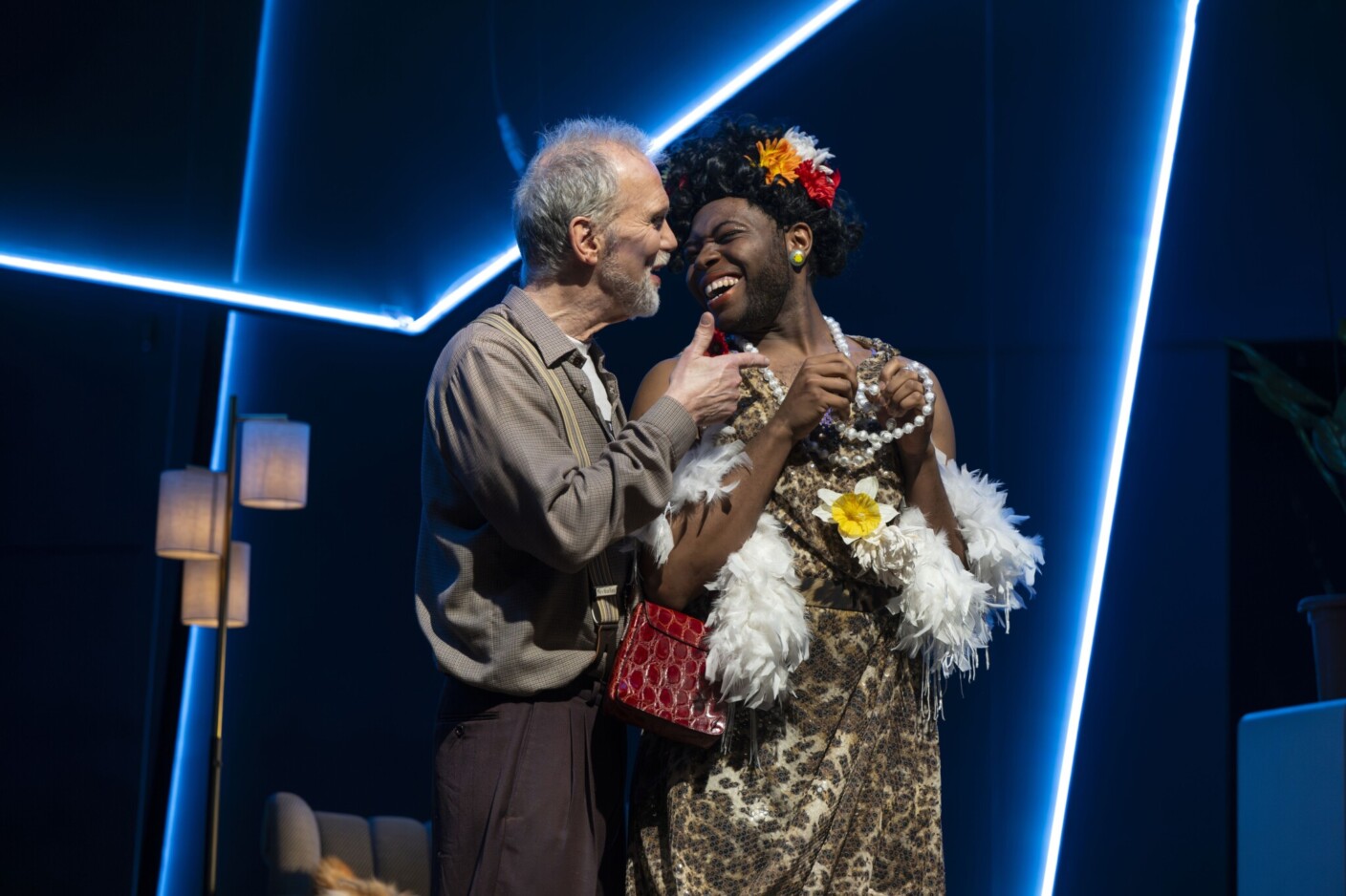 Szenenbild aus „For a Look or a Touch“