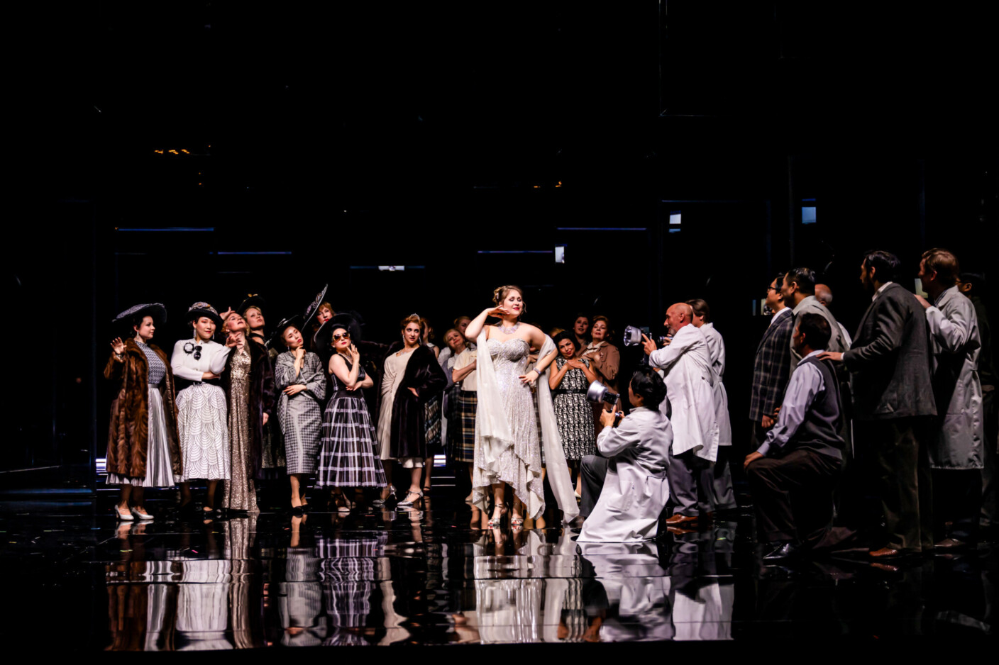 Szenenbild aus „Manon“ am Theater Magdeburg