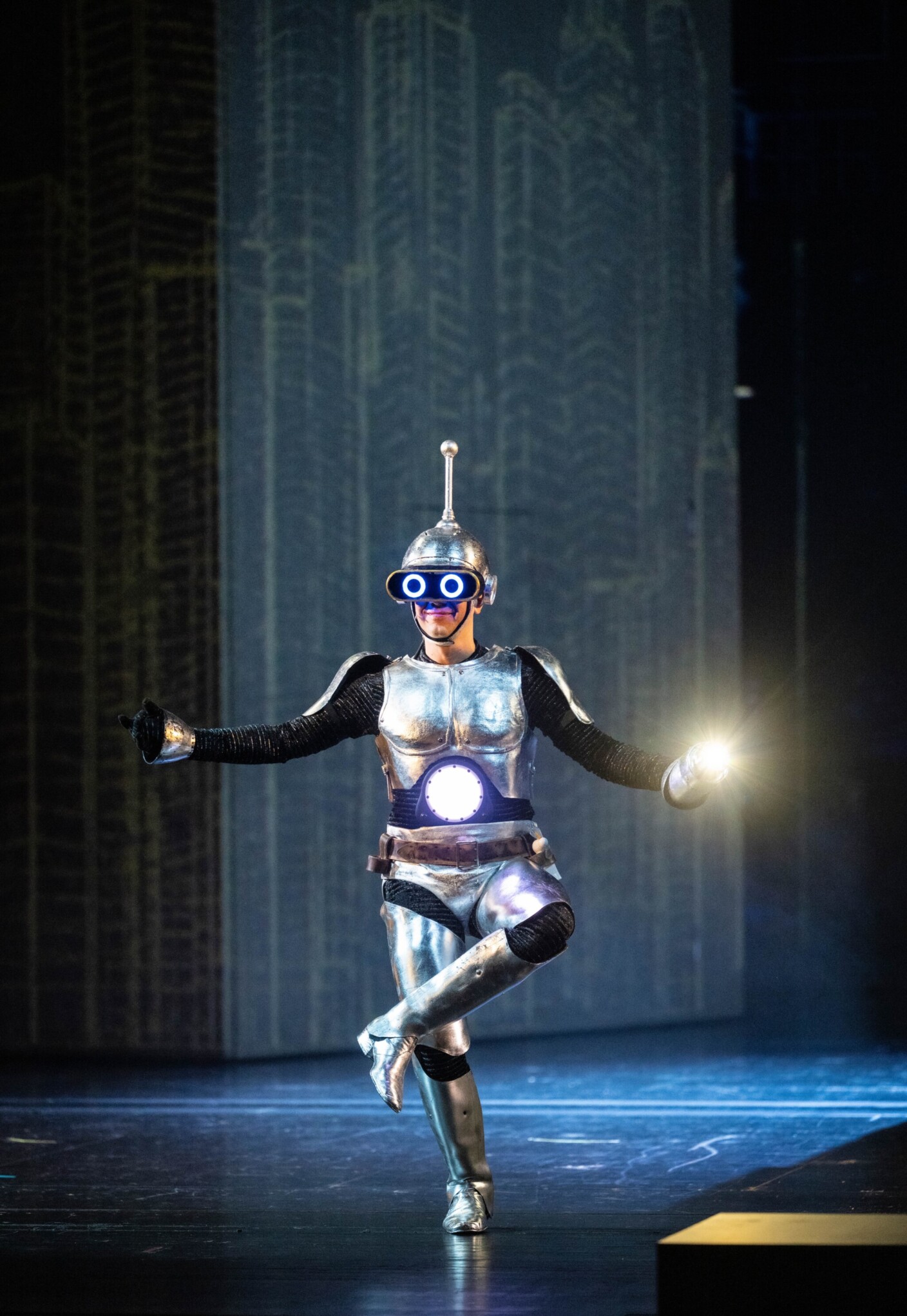 Szenenbild aus „Die verzauberte Stadt“ am Aalto Musiktheater Essen