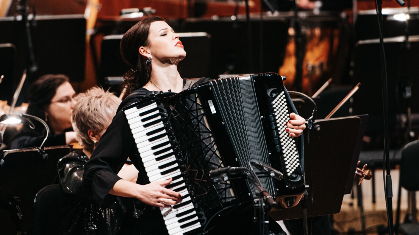 Der Tango gehöre fest zu ihrem Repertoire, sagt Akkordeonistin Ksenija Sidorova