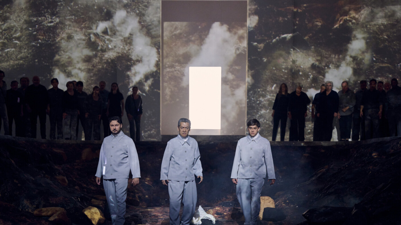 Fern von ästhetischen Chinoiserien prägt eine kosmische Dimension Anna-Sophie Mahlers Inszenierung von „Turandot“ an der Staatsoper Stuttgart